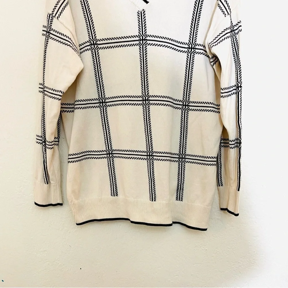 Christopher & Banks Windowpane Grid V-Neck Long Sleeve Sweater L Black/White